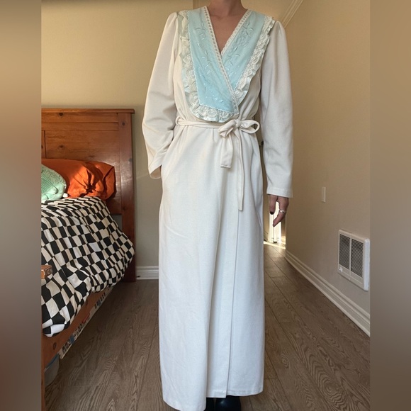 Authentic Vintage 70s Vandemere Floor length Robe - cream and baby blue - size S - Picture 3 of 11